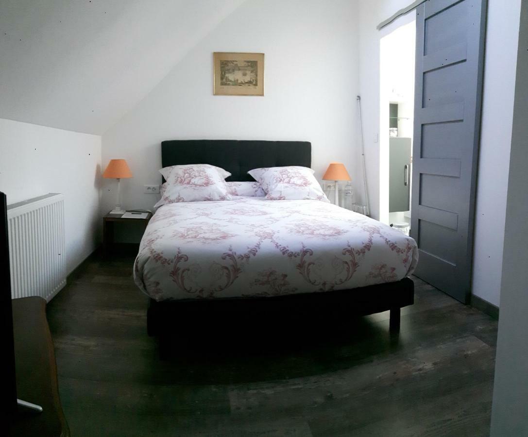 Bed and Breakfast La longere Des Glycines Egligny Exterior foto